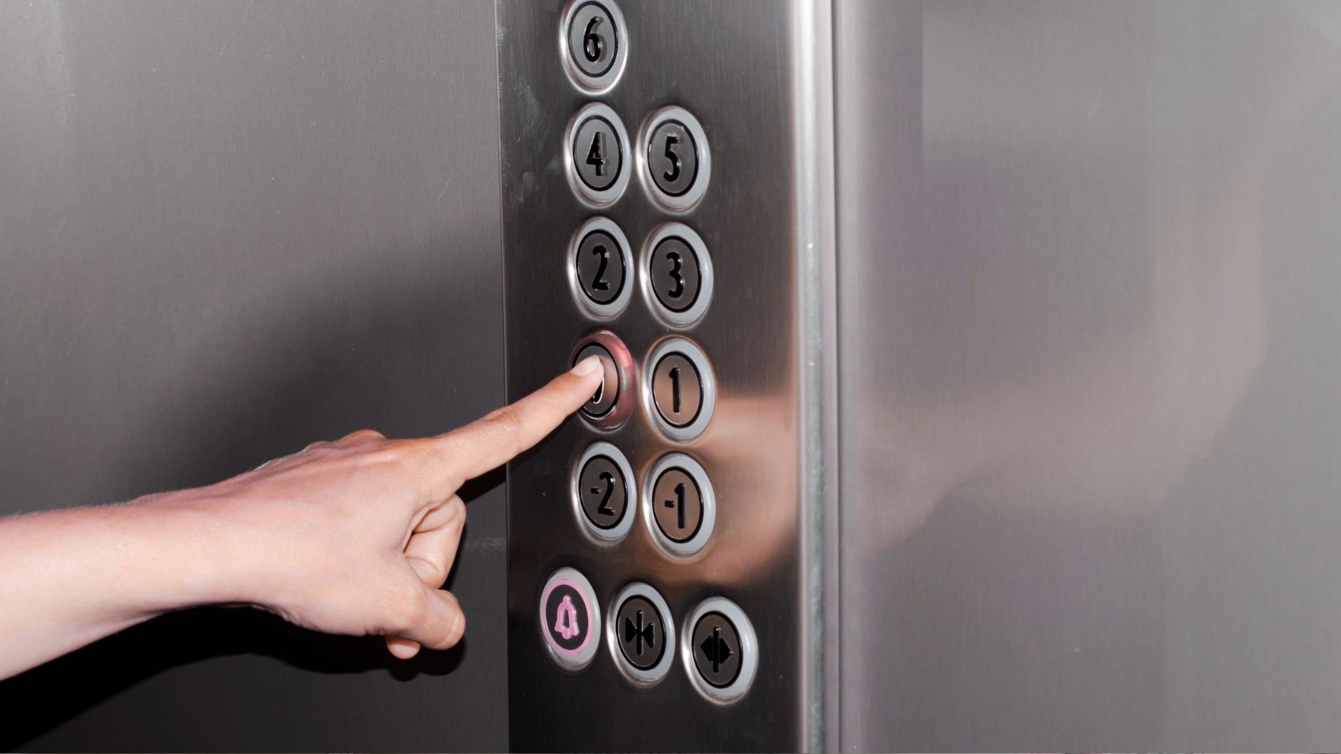 Cykliczne badanie satysfakcji klientów dla producenta wind i schodów ruchomych